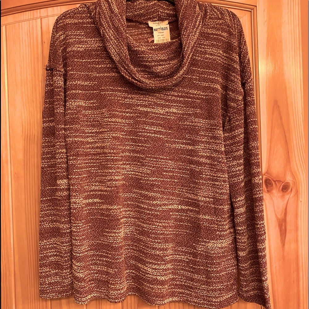 Umgee NWT Crimson Red and White Cowl Neck Sweater.  Size Medium.